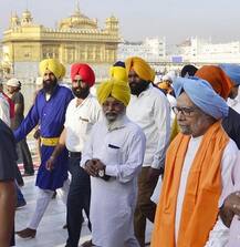ਸਾਬਕਾ ਪੀਐਮ ਮਨਮੋਹਨ ਸਿੰਘ ਨੇ ਸ਼੍ਰੀ ਹਰਿਮੰਦਰ ਸਾਹਿਬ ਮੱਥਾ ਟੇਕਿਆ, ਦੇਖੋ ਤਸਵੀਰਾਂ
