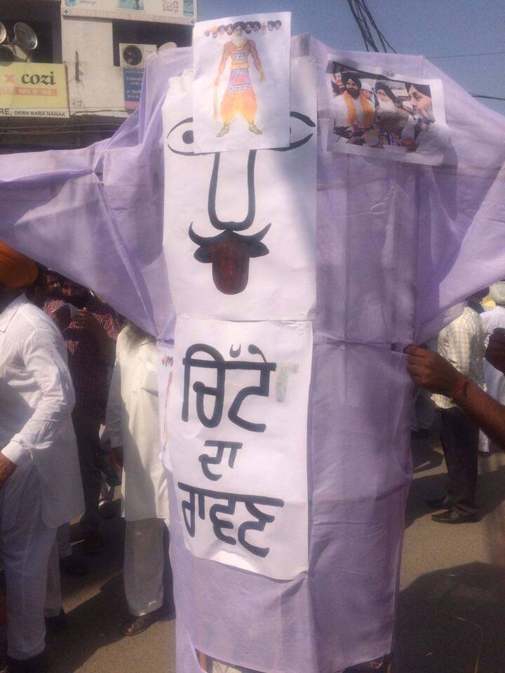 ਇੱਥੋਂ ਤੱਕ ਕੀ ਕੁੱਝ ਲੋਕਾਂ 'ਤੇ ਪਰਚੇ ਵੀ ਦਰਜ ਕੀਤੇ ਗਏ ਸਨ। ਇਸ ਲਈ ਕਾਂਗਰਸ ਨੇ ਫਿਰ ਤੋਂ ਦਸਹਿਰਾ ਮਨਾਉਣ ਦਾ ਐਲਾਨ ਕੀਤਾ ਤੇ ਪੰਜਾਬ ਵਿੱਚ 117 ਵਿਧਾਨਸਭਾ ਹਲਕਿਆਂ ਵਿੱਚ ਚਿੱਟਾ ਰਾਵਣ ਸਾੜਿਆ।