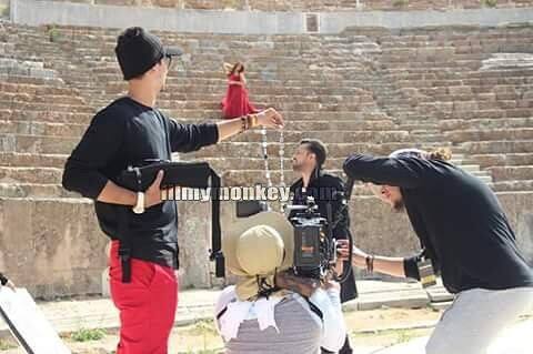 ਉਮੀਦ ਹੈ ਕਿ ਇਸ ਸ਼ੂਟ ਤੋਂ ਫਿਰ ਤੋਂ ਭਾਰਤ ਅਤੇ ਪਾਕ ਵਿੱਚ ਚਲ ਰਹੇ ਤਨਾਅ ਨੂੰ ਲੈਕੇ ਕੋਈ ਮੁੱਦਾ ਨਾ ਖੜਾ ਹੋ ਜਾਏ। 