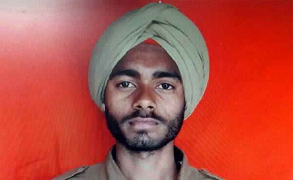 ਗੁਰਨਾਮ ਸਿੰਘ ਜੰਮੂ ਦਾ ਹੀ ਰਹਿਣ ਵਾਲਾ ਸੀ। 