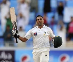 1411732917403_wps_35_Pakistan_s_Younis_Khan_ce