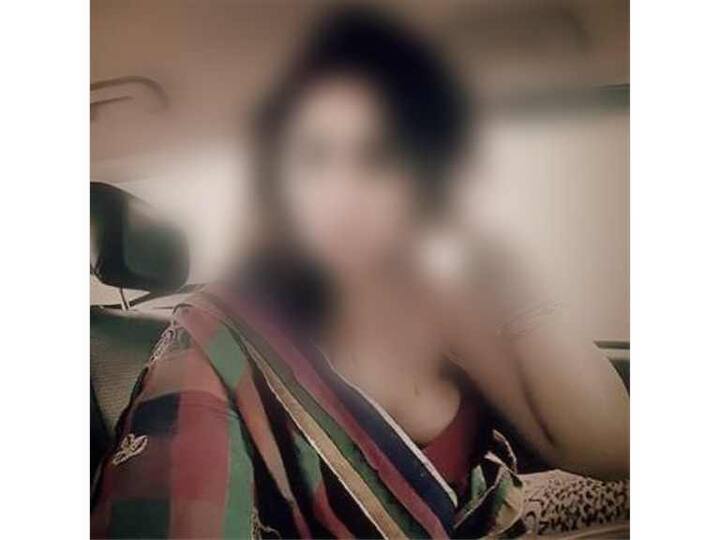 ਖਬਰਾਂ ਹਨ ਕਿ ਇਹ ਮਾਡਲ ਪਾਕਿਸਤਾਨ ਦੇ ਇੱਕ ਕ੍ਰਿਕਟਰ ਦੀ ਸਾਬਕਾ ਗਰਲਫ੍ਰੈਂਡ ਹੈ। 