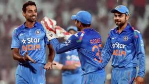 Dhawal-Kulkarni-celebrates-with-teamates-after-his-4th-wicket4
