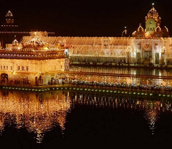 ਦੀਵਾਲੀ ਮੌਕੇ ਸ੍ਰੀ ਹਰਿਮੰਦਰ ਸਾਹਿਬ ਦੀਆਂ ਤਸਵੀਰਾਂ 