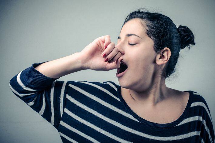 ਯਾਨਿੰਗ: ਯਾਨਿੰਗ ਕਰਨੇ ਦਾ ਉਂਝ ਤਾਂ ਮਤਲਬ ਬੋਰੀਅਤ ਦਾ ਹੋਣਾ ਹੁੰਦਾ ਹੈ ਪਰ ਹੈਰਾਨੀ ਹੋਏਗੀ ਕਿ ਇਸ ਨਾਲ ਸਰੀਰ ਦੀ ਸਾਰੀ ਨੈਗੇਟਿਵ ਐਨਰਜ਼ੀ ਨਿਕਲ ਜਾਂਦੀ ਹੈ। 