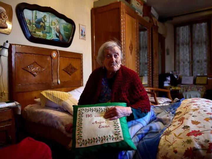 ਈਮਾ ਦਿਨ ਦੇ ਸਮੇਂ ਕੁੱਝ ਸਬਜ਼ੀਆਂ, ਫਲ ਵੀ ਖਾਂਦੀ ਹੈ ਅਤੇ ਰਾਤ ਦੇ ਸਮੇਂ ਸਾਦਾ ਭੋਜਨ ਖਾਂਦੀ ਹੈ। ਜ਼ਿਆਦਾਤਰ ਲੋਕ ਆਂਡੇ ਖਾਣ ਪਸੰਦ ਨਹੀਂ ਕਰਦੇ ਹਨ ਪਰ ਡਾਕਟਰਾਂ ਨੇ ਆਂਡਿਆਂ ਨੂੰ ਇੱਕ ਪੌਸ਼ਟਿਕ ਖਾਣਾ ਦੱਸਿਆ ਹੈ। ਗਿੰਨੀਜ਼ ਵਰਲਡ ਰਿਕਾਰਡ ਨੇ ਮਈ 'ਚ ਈਮਾ ਨੂੰ ਦੁਨੀਆ ਦੀ ਸਭ ਤੋਂ ਬਜ਼ੁਰਗ ਔਰਤ ਐਲਾਨਿਆ ਸੀ, ਕਿਉਂਕਿ ਈਮਾ 19ਵੀਂ ਸਦੀ 'ਚ ਜੰਮੀ ਅਜਿਹੀ ਔਰਤ ਹੈ, ਜਿਹੜੀ ਕਿ ਅਜੇ ਵੀ ਜਿਊਂਦੀ ਹੈ।