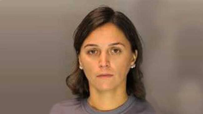 ਦੱਸਿਆ ਜਾ ਰਿਹਾ ਹੈ ਸੈਕਸ ਦੇ ਨਸ਼ੇ 'ਚ ਡੁੱਬੀ ਟੀਚਰ ਨੇ ਪੀੜਤਾਂ ਦੇ ਨਾਲ ਸਾਲ 2013 'ਚ ਸੰਬੰਧ ਬਣਾਏ। ਪੁਲਸ ਨੇ ਦੱਸਿਆ ਕਿ ਜੁਰੈਨਕੋ ਨੇ ਪੀੜਤਾਂ ਦੇ ਨਾਲ ਸੰਬੰਧ ਬਣਾਉਣ ਲਈ ਪਾਰਕ ਦੀ ਵਰਤੋਂ ਕੀਤੀ। ਇਸ ਤੋਂ ਬਾਅਦ ਸਾਲ 2015 'ਚ ਦੂਜੇ ਪੀੜਤ ਦੇ ਕੋਲ ਗਏ। ਸਰੀਰ ਸੰਬੰਧ ਬਣਾਉਣ ਦਾ ਇਹ ਦੌਰ ਕਾਫ਼ੀ ਲੰਬੇ ਸਮੇਂ ਤੱਕ ਚੱਲਿਆ। ਦੱਸਿਆ ਜਾ ਰਿਹਾ ਹੈ ਕਿ ਟੀਚਰ ਅਤੇ ਪੀੜਤ ਵਿਦਿਆਰਥੀ ਨੇ ਇੱਕ ਨਹੀਂ ਕਈ ਵਾਰ ਸੈਕਸ ਕੀਤਾ। ਇਸ ਦੌਰਾਨ ਅਧਿਆਪਕਾ ਨੇ ਸਾਰੀਆਂ ਹੱਦਾਂ ਉਦੋਂ ਪਾਰ ਕਰ ਦਿੱਤੀਆਂ ਜਦੋਂ ਉਸ ਨੇ ਫ਼ੋਨ ਤੋਂ ਵਿਦਿਆਰਥੀਆਂ ਅਤੇ ਉਸ ਦੇ ਸੈਕਸ ਦੀਆਂ ਅਸ਼ਲੀਲ ਤਸਵੀਰਾਂ ਲਈਆਂ, ਜਿਸ ਨੂੰ ਪੁਲਸ ਨੇ ਵੀ ਬਰਾਮਦ ਕੀਤਾ ਹੈ। ਇੰਨਾ ਹੀ ਨਹੀਂ ਉਹ ਪੀੜਤ 2 ਨੂੰ ਆਪਣੀਆਂ ਨਿਊਡ ਤਸਵੀਰਾਂ ਵੀ ਭੇਜਦੀ ਸੀ।