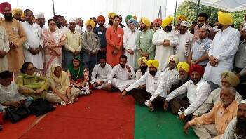 ਭੁੱਖ ਹੜਤਾਲ ਵਿੱਚ ਆਮ ਆਦਮੀ ਪਾਰਟੀ ਦੇ ਪ੍ਰਮੁੱਖ ਸ਼ਾਮਲ ਹਨ। 