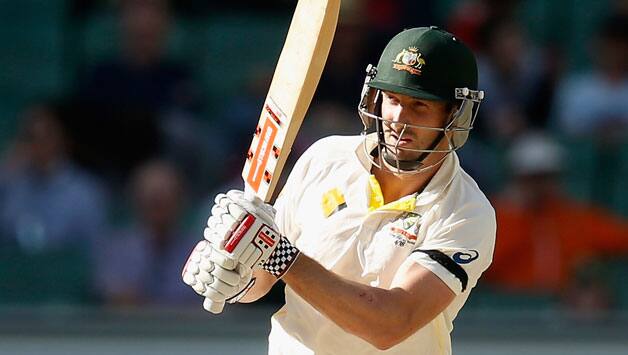 ਅਫਰੀਕੀ ਟੀਮ ਦੇ ਗੇਂਦਬਾਜ਼ ਇਸੇ ਆਸ 'ਚ ਸਨ ਕਿ ਗੇਂਦਬਾਜ਼ੀ ਲਈ ਚੰਗੀ ਸਾਬਿਤ ਹੋ ਰਹੀ ਪਿਚ 'ਤੇ ਜਲਦੀ ਵਿਕਟ ਹਾਸਿਲ ਕਰਨ। ਪਰ ਅਫਰੀਕੀ ਟੀਮ ਦੇ ਗੇਂਦਬਾਜ਼ਾਂ ਦੇ ਸੁਪਨਿਆਂ 'ਤੇ ਵਾਰਨਰ ਨੇ ਪਾਣੀ ਫੇਰ ਦਿੱਤਾ। ਵਾਰਨਰ ਨੇ ਦਿਨ ਦਾ ਖੇਡ ਖਤਮ ਹੋਣ ਤਕ 62 ਗੇਂਦਾਂ 'ਤੇ ਨਾਬਾਦ 73 ਰਨ ਠੋਕ ਦਿੱਤੇ। 