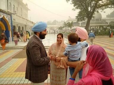 ਕੈਨੇਡਾ ਦੇ ਮੰਤਰੀ ਨੂੰ ਇਕੱਲਾ ਦੇਖ ਕੇ ਗੁਰਦੁਆਰਾ ਸਾਹਿਬ ਵਿੱਚ ਮੱਥਾ ਟੇਕਣ ਆਈ ਸੰਗਤ ਵੀ ਹੈਰਾਨ ਹੋ ਗਈ। 