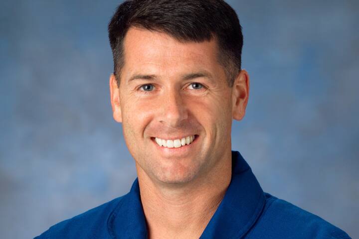 ਰਾਸ਼ਟਰਪਤੀ ਚੋਣਾਂ ਲਈ ਵੋਟ ਪਾਉਣ ਵਾਲੇ ਪਹਿਲੇ ਪੁਲਾੜ ਯਾਤਰੀ ਲੇਰਾਯ ਸ਼ਿਯਾਓ ਸਨ। ਉਨ੍ਹਾਂ ਨੇ 2004 ਦੀਆਂ ਚੋਣਾਂ ਵਿਚ ਆਪਣੀ ਵੋਟ ਪਾਈ ਸੀ। 