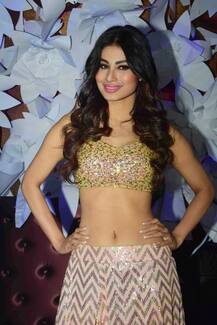 ਇਸ ਤਿਗੜੀ ਦੀ ਆਵਾਜ਼ \'ਤੇ ਥਿਰਕੀ ਮੌਨੀ ਰੌਏ 