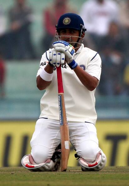 ਭਾਰਤ ਅਤੇ ਇੰਗਲੈਂਡ ਵਿਚਾਲੇ ਖੇਡੀ ਜਾ ਰਹੀ ਟੈਸਟ ਸੀਰੀਜ਼ 'ਚ ਇੱਕ ਵਾਰ ਫਿਰ ਤੋਂ ਗੌਤਮ ਗੰਭੀਰ 'ਤੇ ਦਾਅ ਖੇਡਿਆ ਗਿਆ ਹੈ। ਟੈਸਟ ਸੀਰੀਜ਼ ਦੇ ਪਹਿਲੇ ਟੈਸਟ ਮੈਚ ਲਈ ਚੁਣੀ ਗਈ ਟੀਮ 'ਚ ਗੌਤਮ ਗੰਭੀਰ ਦਾ ਨਾਮ ਵੀ ਸ਼ਾਮਿਲ ਕਰ ਲਿਆ ਗਿਆ ਹੈ। 