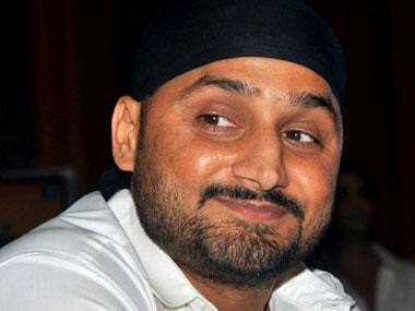 ਟੈਲੀਵਿਜਨ ਸ਼ੋਅ 'ਮਜਾਕ-ਮਜਾਕ ਮੇਂ' ਦੇ ਜੱਜ ਰਹਿ ਚੁੱਕੇ ਦਿੱਗਜ ਭਾਰਤੀ ਸਪਿਨ ਗੇਂਦਬਾਜ਼ ਹਰਭਜਨ ਸਿੰਘ ਇੱਕ ਵਾਰ ਫਿਰ ਛੋਟੇ ਪਰਦੇ 'ਤੇ ਵਾਪਸੀ ਕਰ ਰਹੇ ਹਨ। 