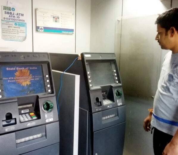 ATM ਖੁੱਲ੍ਹੇ ਪਰ ਬਿਨਾ ਪੈਸਿਆਂ ਦੇ ।