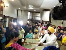 ਕਾਂਗਰਸੀ ਵਿਧਾਇਕਾਂ ਨੇ ਦਿੱਤੇ ਅਸਤੀਫ਼ੇ (ਤਸਵੀਰਾਂ) 