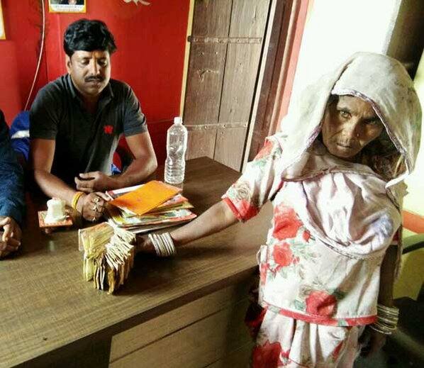  ਭਿਖਾਰੀ ਸੀਤਾ ਰਾਮ ਮੂਲ ਰੂਪ ਵਿੱਚ ਰਾਜਸਥਾਨ ਦਾ ਰਹਿਣਾ ਵਾਲਾ ਹੈ ਅਤੇ ਪਿਛਲੇ 35 ਸਾਲ ਤੋਂ ਇਹ ਇੰਦੌਰ ਵਿੱਚ ਭੀਖ ਮੰਗਣ ਦਾ ਕੰਮ ਕਰ ਰਿਹਾ ਹੈ। ਸਾਲ ਵਿੱਚ ਕੁੱਝ ਮਹੀਨੇ ਉਹ ਰਾਜਸਥਾਨ ਸਥਿਤ ਆਪਣੇ ਘਰ ਚਲਾ ਜਾਂਦਾ ਹੈ। 