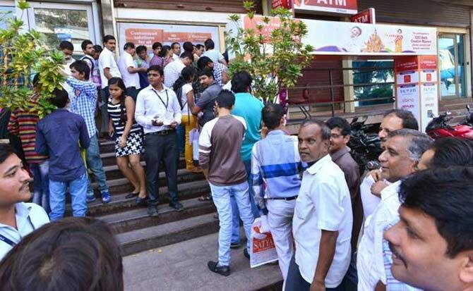 Arun Jaitley Said It Will Take 2 3 Weeks To Recalibrate 2 Lakh Atms ਦਰਦ-ਏ-ਨੋਟ : ATMs ਪੂਰੀ ਤਰ੍ਹਾਂ ਚਾਲੂ ਹੋਣ 'ਚ ਲੱਗੇਗਾ ਹੋਰ ਸਮਾਂ
