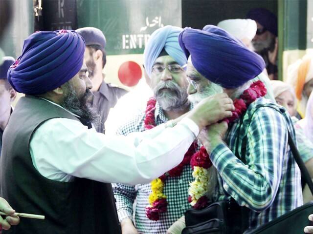 Nankana Sahib ਪਾਕਿ 'ਚ ਸਿੱਖ ਸੰਗਤ ਦਾ ਗੁਲਾਬ ਦੇ ਫੁੱਲਾਂ ਨਾਲ ਸਵਾਗਤ