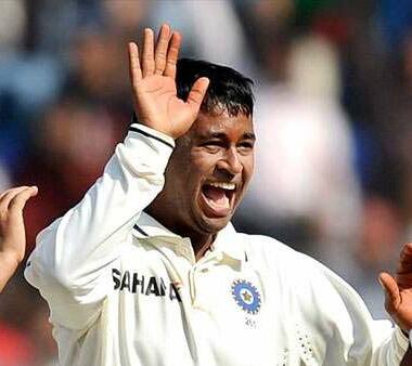 ਗਾਂਗੁਲੀ ਨੇ ਦੋਨੇ ਖਿਡਾਰੀਆਂ ਨੂੰ ਸਮਝਾਇਆ ਅਤੇ ਝਗੜਾ ਖਤਮ ਕਰ ਖੇਡ 'ਤੇ ਧਿਆਨ ਦੇਣ ਦੀ ਸਲਾਹ ਦਿੱਤੀ। 