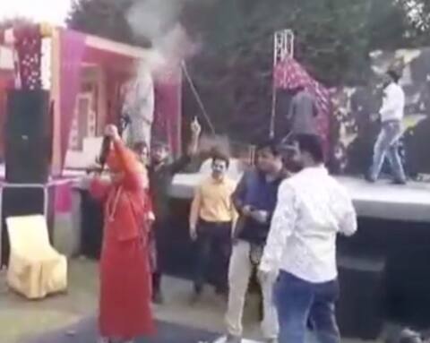 ਸਾਧਵੀ ਨੇ ਧਾਰਿਆ 'ਡਾਕੂ' ਦਾ ਰੂਪ, ਦੇਖੋ ਤਸਵੀਰਾਂ