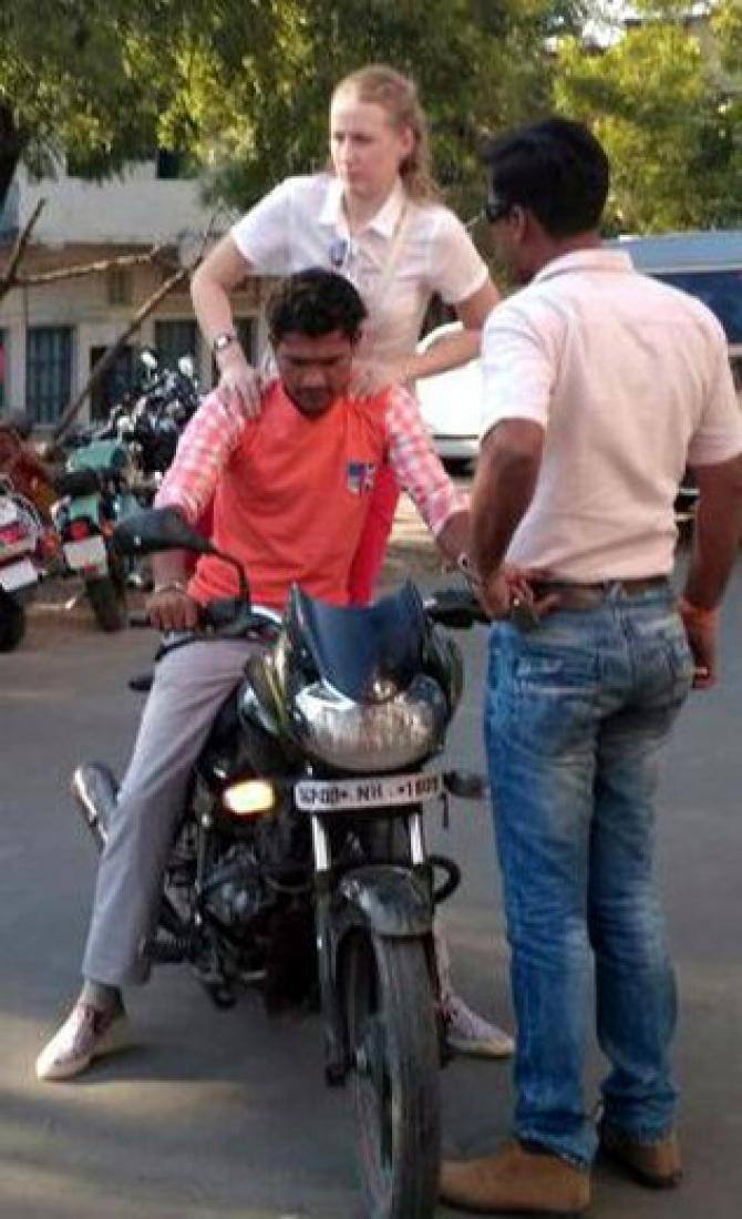 ਪੂਰੇ ਪਰਿਵਾਰ ਦਾ ਗੁਜ਼ਾਰਾ ਖੇਤਾਂ 'ਚ ਮਜ਼ਦੂਰੀ ਕਰਕੇ ਹੁੰਦਾ ਹੈ। ਪਰਿਵਾਰ 'ਚ ਮਾਂ ਤੋਂ ਇਲਾਵਾ ਇੱਕ ਹੋਰ ਭਰਾ 'ਤੇ ਇੱਕ ਭੈਣ ਹੈ। ਵਿਆਹ ਤੋਂ ਬਾਅਦ ਉਹ ਆਪਣੀ ਪਤਨੀ ਨਾਲ ਰੂਸ 'ਚ ਹੀ ਰਹਿਣ ਦੀ ਤਿਆਰੀ 'ਚ ਹੈ। ਇਸ ਲਈ ਉਸ ਨੇ ਵੀਜ਼ੇ ਲਈ ਅਪਲਾਈ ਕਰ ਦਿੱਤਾ ਹੈ