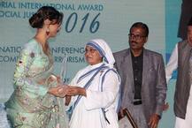 ਬਹਾਦੁਰ ਨੀਰਜਾ ਦਾ ਐਵਾਰਡ ਲੈਣ ਪਹੁੰਚੀ ਸੋਨਮ !