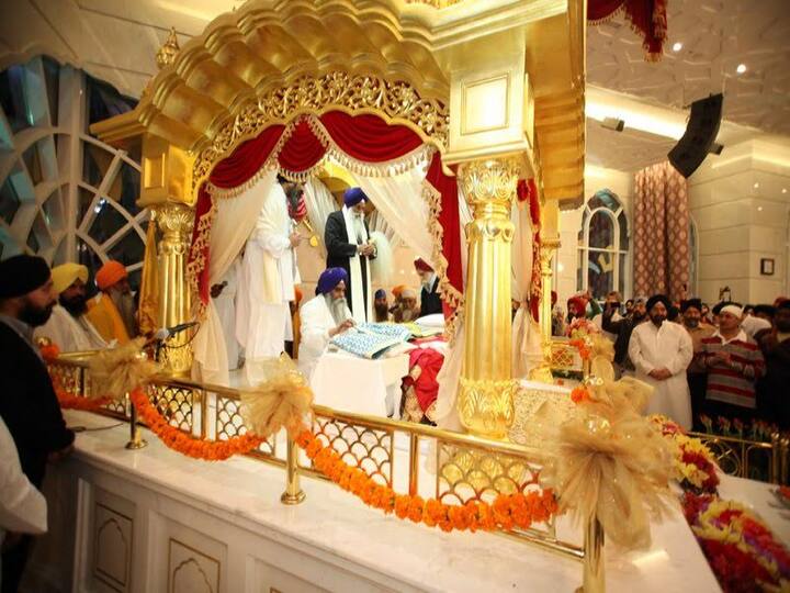 ਗੁਰਦੁਆਰਾ ਗੁਰੂ ਨਾਨਕ ਦਰਬਾਰ, ਦੁਬਈ ਸੱਚਖੰਡ ਸ੍ਰੀ ਹਰਿਮੰਦਰ ਸਾਹਿਬ ਤੋਂ ਬਾਅਦ ਦੁਨੀਆ ਦਾ ਸਭ ਤੋਂ ਖ਼ੂਬਸੂਰਤ ਗੁਰੂ ਘਰ ਮੰਨਿਆ ਜਾਂਦਾ ਹੈ। 