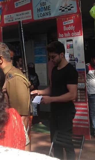  ਨੋਟਬੰਦੀ ਨੇ ਸੈਲੀਬ੍ਰੇਟੀ ਨੂੰ ਵੀ ਲਾਇਆ ATM ਦੀ ਲਾਈਨ 'ਚ