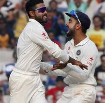 ਮੋਹਾਲੀ \'ਚ ਭਾਰਤੀ ਗੇਂਦਬਾਜ਼ ਹਿਟ 