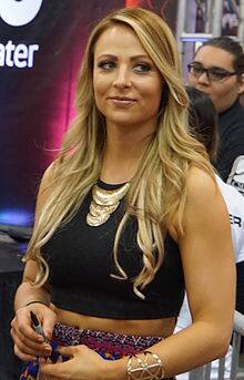 EMMA ✔@EmmaWWE @RandyOrton @KimKlro Congratulations!! She's so precious! 5:48 AM - 25 Nov 2016 