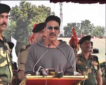 ਅਕਸ਼ੇ ਨੇ ਕੀਤੀ ਸ਼ਹੀਦ ਫੌਜੀ ਦੇ ਪਰਿਵਾਰ ਦੀ ਮਦਦ