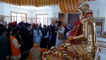  ਇਸ ਮੂਰਤੀ ਦੀ ਖਸੀਅਤ ਇਹ ਹੈ ਕਿ ਇਸ ਨੂੰ ਸੋਨੇ ਦੀ ਪਰਤ ਨਾਲ ਤਿਆਰ ਕੀਤਾ ਗਿਆ ਹੈ।