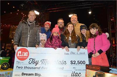 ਓਲਸਨ ਐਡਮਿੰਟਨ ਤੋਂ 180 ਕਿਲੋਮੀਟਰ ਦੂਰ ਇਰਮਾ ਪਿੰਡ ਦੀ ਰਹਿਣ ਵਾਲੀ ਹੈ। ਉਸ ਨੇ ਲਾਟਰੀ ਦਾ ਚੈੱਕ ਪ੍ਰਾਪਤ ਕਰ ਲਿਆ ਹੈ। ਉਸ ਨੇ ਕਿਹਾ ਕਿ ਉਹ ਇਸ ਰਕਮ ਦੀ ਵਰਤੋਂ ਆਪਣੇ ਪੂਰੇ ਪਰਿਵਾਰ ਲਈ ਕਰੇਗੀ। ਉਸ ਨੇ ਕਿਹਾ ਕਿ ਇਸ ਰਕਮ ਦਾ ਆਨੰਦ ਮਾਣਨ ਦੀ ਉਸ ਦੀ ਉਮਰ ਨਹੀਂ ਰਹੀ, ਇਸ ਲਈ ਉਹ ਇਹ ਰਕਮ ਦੂਜਿਆਂ 'ਤੇ ਖਰਚ ਕਰੇਗੀ। 