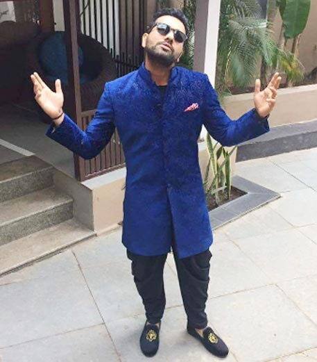 ਰੋਹਿਤ ਸ਼ਰਮਾ ਨੀਲੇ ਰੰਗ ਦੀ ਸ਼ੇਰਵਾਨੀ ਵਿੱਚ।