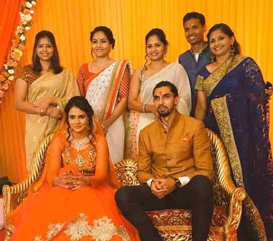 ਇਸ਼ਾਂਤ ਸ਼ਰਮਾ ਅਤੇ ਪ੍ਰਤਿਮਾ ਸਿੰਘ ਨੇ ਸ਼ੁੱਕਰਵਾਰ ਨੂੰ ਪ੍ਰਧਾਨਮੰਤਰੀ ਨਾਲ ਮੁਲਾਕਾਤ ਕੀਤੀ ਅਤੇ ਉਨ੍ਹਾਂ ਨੂੰ ਵਿਆਹ 'ਤੇ ਆਉਣ ਦਾ ਸੱਦਾ ਦਿੱਤਾ। ਇਸਤੋਂ ਪਹਿਲਾਂ ਕ੍ਰਿਕਟਰ ਯੁਵਰਾਜ ਸਿੰਘ ਵੀ ਆਪਣੀ ਰਿਸੈਪਸ਼ਨ ਦਾ ਸੱਦਾ ਦੇਣ ਪ੍ਰਧਾਨਮੰਤਰੀ ਨੂੰ ਮਿਲੇ ਸਨ। ਯੁਵਰਾਜ ਸਿੰਘ ਨਾਲ ਉਨ੍ਹਾਂ ਦੀ ਮਾਂ ਸ਼ਬਨਮ ਸਿੰਘ ਵੀ ਮੌਜੂਦ ਸੀ।