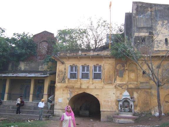 ਗੁਰੂਦਵਾਰਾ ਸ਼੍ਰੀ ਕੰਗਨਘਾਟ ਸਾਹਿਬ ਤਖਤ ਸਾਹਿਬ ਸ਼੍ਰੀ ਹਰਿਮੰਦਿਰ ਜੀ ਪਟਨਾ ਸਾਹਿਬ ਦੇ ਨੇੜੇ ਹੀ ਸਥਿਤ ਹੈ। ਬਾਲ ਗੋਬਿੰਦ ਰਾਏ ਜੀ ਇਥੇ ਅਪਣੇ ਸਾਥੀਆਂ ਨਾਲ ਖੇਲਣ ਆਇਆ ਕਰਦੇ ਸਨ। 