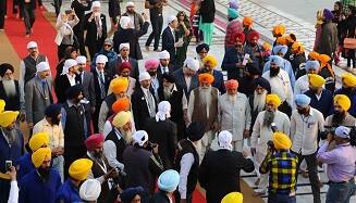 ਹਾਰਟ ਆਫ ਏਸ਼ੀਆ ਸੰਮੇਲਨ ਵਿੱਚ ਅੰਮ੍ਰਿਤਸਰ ਆਏ ਵਿਦੇਸ਼ੀ ਵਫਦ ਨੇ ਦਰਬਾਰ ਸਾਹਿਬ ਵਿੱਖੇ ਮੱਥਾ ਟੇਕਿਆ। 