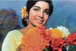  1964 ਵਿਚ ਕੰਨੜ ਫਿਲਮ ‘ਚਿੰਨਨਾਦਾ ਗੋਮਬੇ’ ਉਹਨਾਂ ਦੀ ਹੀਰੋਇਨ ਵਜੋਂ ਪਹਿਲੀ ਫਿਲਮ ਸੀ।