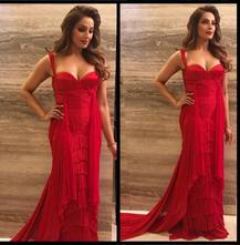 ਬਿਪਾਸ਼ਾ ਦੇ ਲਾਲ ਗਾਉੂਨ \'ਤੇ ਸਭ ਦੀਆਂ ਨਿਗਾਹਾਂ