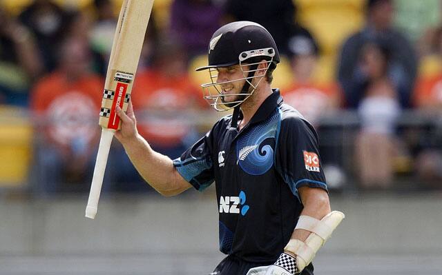 ਜਦਕਿ ਨੀਸ਼ਮ ਨੇ 74 ਰਨ ਦਾ ਯੋਗਦਾਨ ਪਾਇਆ। ਪਰ ਬਾਕੀ ਦੇ ਬੱਲੇਬਾਜ ਕੋਈ ਖਾਸ ਕਮਾਲ ਨਹੀਂ ਕਰ ਸਕੇ। ਨਿਊਜ਼ੀਲੈਂਡ ਦੀ ਟੀਮ 47.2 ਓਵਰਾਂ 'ਚ 262 ਰਨ 'ਤੇ ਆਲ ਆਊਟ ਹੋ ਗਈ। 