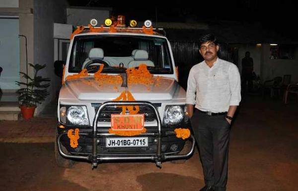 ਆਈ.ਏ.ਐਸ. ਬਣਨ ਦੇ ਬਾਅਦ ਜਦੋਂ 4 ਮਈ 2012 ਨੂੰ ਰਮੇਸ਼ ਅਫ਼ਸਰ ਬਣ ਕੇ ਪਹਿਲੀ ਵਾਰ ਪਿੰਡ ਪੁੱਜਿਆ ਤਾਂ ਉਸ ਦਾ ਜ਼ੋਰਦਾਰ ਸਵਾਗਤ ਹੋਇਆ। ਅਖੀਰ ਹੁੰਦਾ ਵੀ ਕਿਉਂ ਨਾ? ਉਹ ਹੁਣ ਮਿਸਾਲ ਬਣ ਚੁੱਕਿਆ ਸੀ। ਉਸ ਨੇ ਆਪਣੇ ਹੌਸਲੇ ਦੇ ਬਲਬੂਤੇ ਇਹ ਸਾਬਤ ਕਰ ਦਿੱਤਾ ਸੀ ਜਿੱਥੇ ਚਾਹ ਹੈ ਉੱਥੇ ਰਾਹ ਹੈ, ਬਸ਼ਰਤੇ ਸੱਚੀ ਲਗਨ ਅਤੇ ਈਮਾਨਦਾਰ ਕੋਸ਼ਿਸ਼ ਕੀਤੀ ਜਾਵੇ। ਉਹ ਪੀ.ਐਸ.ਸੀ. ਅਤੇ ਯੂ.ਪੀ.ਐਸ.ਸੀ. ਦੀ ਪ੍ਰੀਖਿਆ ਵਿੱਚ ਜੁਟੇ ਪ੍ਰੀਖਿਆਰਥੀਆਂ ਦੀ ਮਦਦ ਵੀ ਕਰਦਾ ਹੈ। ਉਹ ਗਰੀਬ ਅਤੇ ਕਮਜ਼ੋਰ ਲੋਕਾਂ ਦੀ ਮਦਦ ਕਰਨ ਦਾ ਆਪਣਾ ਸੁਫਨਾ ਜੀ ਰਿਹਾ ਹੈ। ਉਹ ਸਮਾਜ ਦੇ ਨੌਜਵਾਨਾਂ ਲਈ ਇੱਕ ਮਿਸਾਲ ਹੈ ਜੋ ਕਿ ਪੂਰੇ ਸਮਾਜ ਲਈ ਜਿਊਂਦਾ ਹੈ।