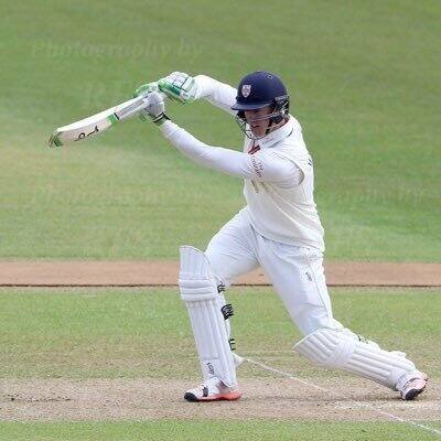 ਭਾਰਤ ਅਤੇ ਇੰਗਲੈਂਡ ਵਿਚਾਲੇ ਟੈਸਟ ਸੀਰੀਜ਼ ਦਾ ਚੌਥਾ ਟੈਸਟ ਮੁੰਬਈ 'ਚ ਖੇਡਿਆ ਜਾ ਰਿਹਾ ਹੈ। ਮੈਚ ਦੇ ਪਹਿਲੇ ਸੈਸ਼ਨ 'ਚ ਲੰਚ ਵੇਲੇ ਤਕ ਇੰਗਲੈਂਡ ਦੀ ਟੀਮ ਨੇ 1 ਵਿਕਟ ਗਵਾ ਕੇ 117 ਰਨ ਬਣਾ ਲਏ ਸਨ। 