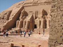 ਮੰਮੀ ਦੇ ਪੈਰਾਂ ਦੀ ਪਛਾਣ ਮਿਸ਼ਰ ਦੀ ਸਭ ਤੋਂ ਸੁੰਦਰੀ ਰਾਣੀ ਵੱਜੋਂ ਹੋਈ..