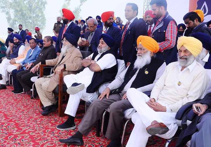 ਬਾਦਲ ਨੇ ਆਪਣੇ ਸੰਬੋਧਨ ਵਿੱਚ ਆਖਿਆ ਕਿ ਪੰਜਾਬ ਦਾ ਪਾਣੀ ਕਿਸੇ ਵੀ ਸੂਰਤ ਵਿੱਚ ਹੋਰ ਸੂਬੇ ਨਹੀਂ ਜਾਣ ਦਿੱਤਾ ਜਾਵੇਗਾ। ਉਨ੍ਹਾਂ ਆਖਿਆ ਕਿ ਪੰਜਾਬ ਵਿੱਚ ਪਾਣੀ ਦਾ ਪੱਧਰ ਦਿਨ ਪ੍ਰਤੀ ਦਿਨ ਹੇਠਾਂ ਜਾ ਰਿਹਾ ਹੈ। ਅਜਿਹੀ ਹਾਲਤ ਵਿੱਚ ਕਿਸੇ ਹੋਰ ਸੂਬੇ ਨੂੰ ਪਾਣੀ ਦੇਣ ਦਾ ਸਵਾਲ ਹੀ ਨਹੀਂ ਹੈ। ਉਨ੍ਹਾਂ ਆਖਿਆ ਕਿ ਮੌਜੂਦ ਰੂਪ ਵਿੱਚ ਹਰਿਆਣਾ ਤੇ ਰਾਜਸਥਾਨ ਨੂੰ ਜੋ ਪਾਣੀ ਦਿੱਤਾ ਜਾ ਰਿਹਾ ਹੈ, ਉਸ ਲਈ ਦੋਹਾਂ ਸੂਬਿਆਂ ਨੂੰ ਪੰਜਾਬ ਦਾ ਸ਼ੁਕਰੀਆ ਕਰਨਾ ਚਾਹੀਦਾ ਹੈ।