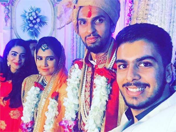 ਵਿਆਹ 'ਤੇ ਭਲਵਾਨ ਯੋਗੇਸ਼ਵਰ ਦੱਤ ਵੀ ਪਹੁੰਚੇ ਅਤੇ ਉਨ੍ਹਾਂ ਨੇ ਇਸ਼ਾਂਤ-ਪ੍ਰਤਿਮਾ ਨੂੰ ਵਿਆਹ ਦੀ ਵਧਾਈ ਦਿੱਤੀ। ਵਿਆਹ 'ਚ ਕਈ ਹੋਰ ਮੌਜੂਦਾ ਅਤੇ ਸਾਬਕਾ ਖਿਡਾਰੀ ਵੀ ਮੌਜੂਦ ਸਨ। ਵਿਆਹ ਮੌਕੇ ਕਈ ਰਾਜਨੀਤੀ ਨਾਲ ਜੁੜੀਆਂ ਸ਼ਖਸੀਅਤਾਂ ਵੀ ਮੌਜੂਦ ਸਨ। 