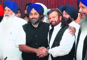  ਇਸ ਤੋਂ ਪਹਿਲਾਂ ਹੰਸ ਅਕਾਲੀ ਦਲ ਵੱਲੋਂ ਲੋਕ ਸਭਾ ਚੋਣ ਲੜ ਚੁੱਕੇ ਹਨ। ਹੰਸ ਚੋਣ ਹਾਰ ਗਏ ਸਨ। 