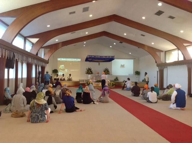 1990 'ਚ ਗੁਰਦੁਆਰਾ ਸਾਹਿਬ ਦੇ ਨਾਲ ਲਗਦਾ ਖਰੀਦ ਕੇ ਇਮਾਰਤ ਚ ਵਾਧਾ ਕਰਦਿਆਂ ਲੰਗਰ ਹਾਲ ਦੀ ਉਸਾਰੀ ਕੀਤੀ ਗਈ।