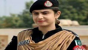  ਉਸ ਨੇ ਡਬਲ ਐਮਏ ਕਰਨ ਤੋਂ ਬਾਅਦ ਕਾਨੂੰਨ ਦੀ ਪੜ੍ਹਾਈ ਵੀ ਕੀਤੀ ਹੋਈ ਹੈ। ਰਾਫੀਆ ਦਾ ਕਹਿਣਾ ਸੀ ਕਿ ਉਸ ਨੂੰ ਕਈ ਵੱਡੀਆਂ ਕੰਪਨੀਆਂ ਤੇ ਅਦਾਰਿਆਂ ਤੋਂ ਨੌਕਰੀਆਂ ਦੀ ਪੇਸ਼ਕਸ਼ ਆਈ ਪਰ ਉਸ ਨੇ ਪੁਲੀਸ ਵਿੱਚ ਭਰਤੀ ਹੋਣ ਦਾ ਮਨ ਬਣਾ ਲਿਆ ਸੀ।