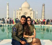 ਪਤਨੀਆਂ ਨਾਲ ਤਾਜ ਪੁੱਜੇ ਭਾਰਤ ਦੇ ਦੋ ਕ੍ਰਿਕਟਰ 